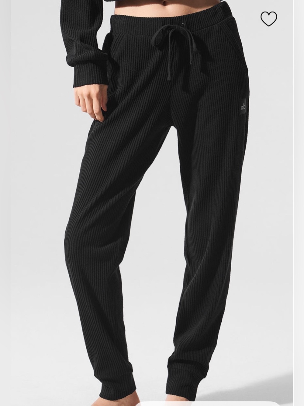 Alo Yoga Medium Black Muse Joggers. 🖤⚡️